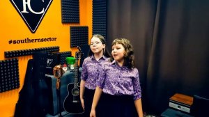 Бабушка рядышком с дедушкой поздравление от внучек!