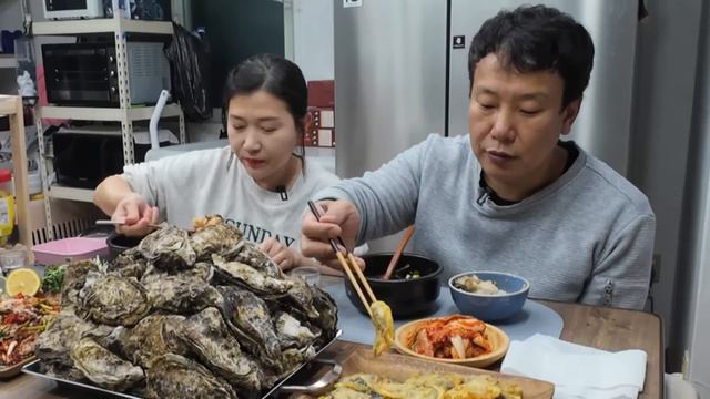 굴 한상 | 굴솥밥,굴국,굴전,굴무침,굴찜 먹방 Korean Food Made With Oysters Mukbang смотреть онлайн