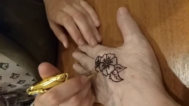 05.05.2021 В мечети "Энилэр". Роспись на руке VID 20210505 185606 смотреть онлайн