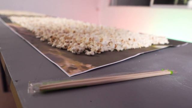 БОЛЬШЕ СЪЕСТ ПОПКОРНА - ПОБЕЖДАЕТ смотреть онлайн