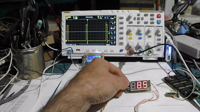 ATMEGA 48 три устройства вместе из одного вольтметра. Three devices together from one voltmeter. смотреть онлайн