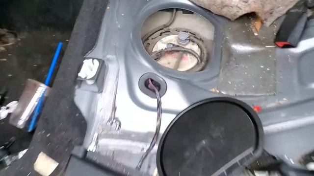 2013 Chrysler 200 Fuel Pump Circuit - No Fuses Or Relays смотреть онлайн