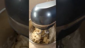 Замесила крутое пельменное тесто на планетарном миксере KT-1343