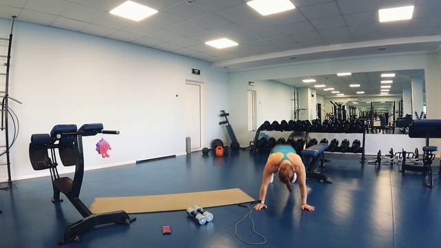 До Нового 2023 года 98 дней - третий день челленджа! Воскресных бёрпи будет немного! смотреть онлайн