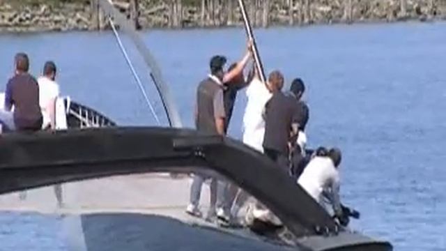 BMW/Oracle Racing BOR90 Trimaran Stepping of 150+ foot Mast (aka DoGZilla) смотреть онлайн