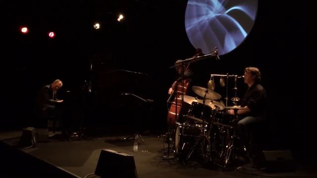 Daniel Karlsson Trio смотреть онлайн