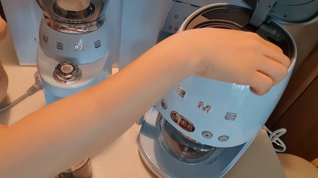 스메그 드립커피 머신, 스메그 커피 그라인더, 스메그 핸드블렌더 smeg coffee grinder, smeg drip coffee machine, smeg hand blende смотреть онлайн