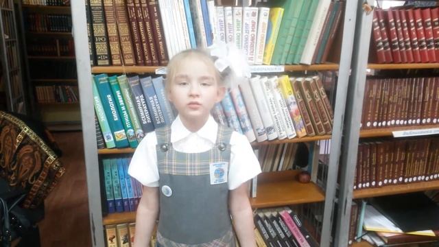 Страна читающая — Дарина Мезрина читает произведение «Красною кистью...» М. И. Цветаевой смотреть онлайн