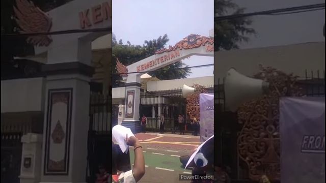 Demo aksi bakar ban mahasiswa Tolikara se Jawa Bali kepada pemerintah untuk menuntut hak jakarta смотреть онлайн