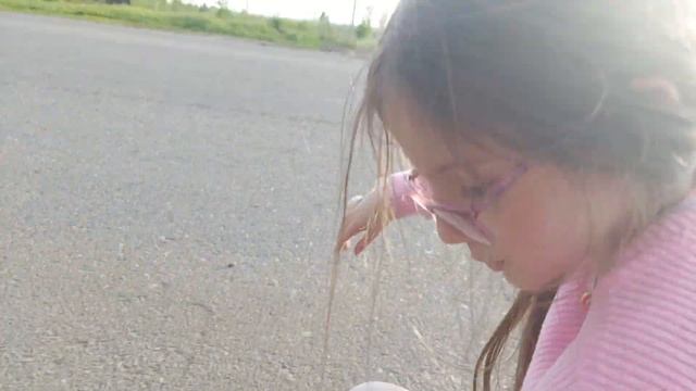 Рисуем большими мелкими человечка смотреть онлайн