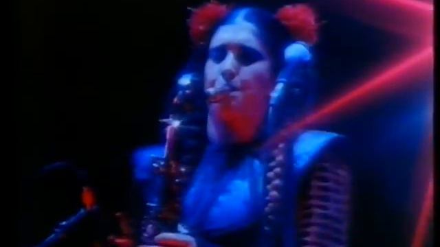 Lene Lovich (Vocals & Sax) - Joan (Live, Early 80's)(Louder) смотреть онлайн