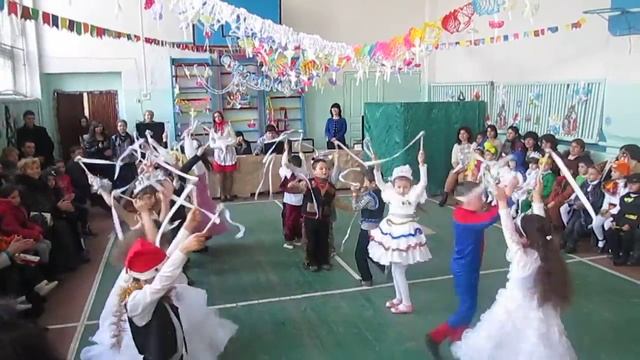 Новогодний утренник в Первомайской школе 1-Г класс смотреть онлайн