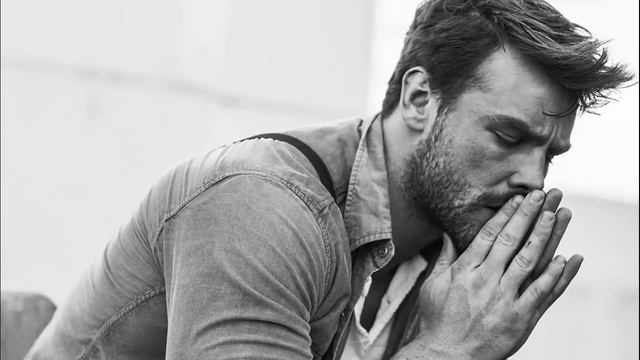 Дети,заклинаю вас всем святым, Что есть на свете,не продавайте дом после моей смерти.Сказал отец... смотреть онлайн