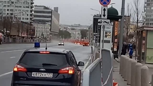 Мойка асфальта после военной техники после парада победы смотреть онлайн