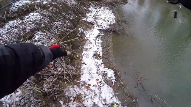 Рыбалка в межсезонье. Щука на воблер и колебалку, ультралайт на малой реке смотреть онлайн