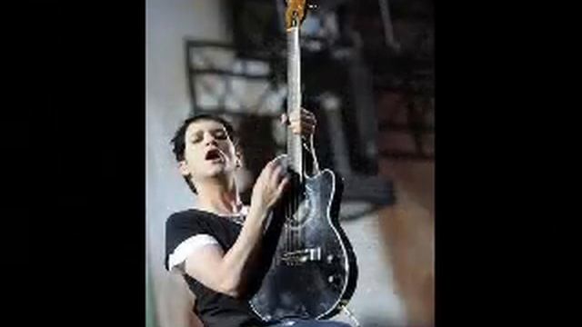 Hotel Persona feat. Brian Molko - Modern Kids смотреть онлайн