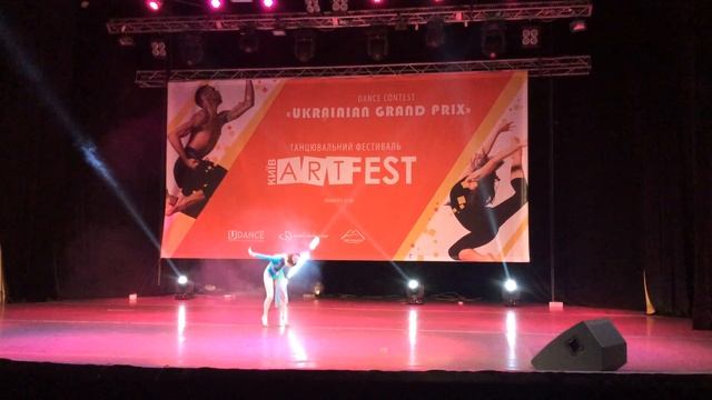 Карина Рожкова - Я Сильная. Детский коллектив современного танца Эдванс Advance смотреть онлайн