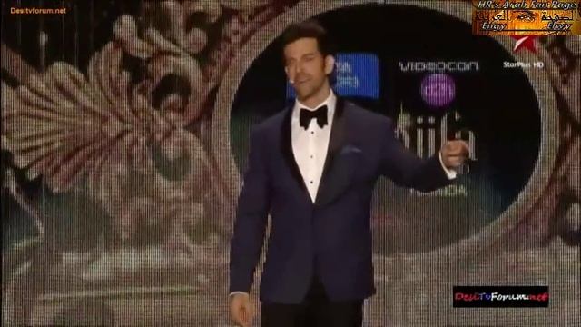 الفيديو التقديمى للنجم ريتيك روشان فى حفل الايفا للنجم جون ترافولتا والرقص معة смотреть онлайн