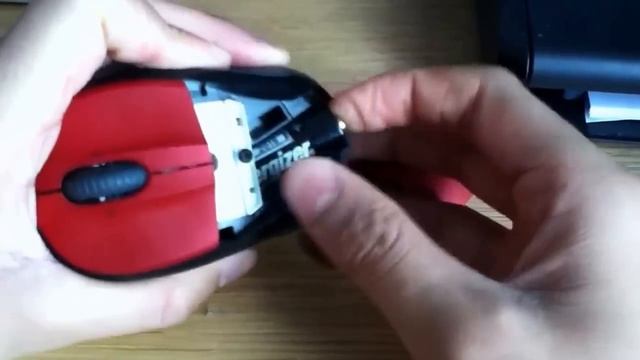 Replacing The Battery From The Logitech M305 Bluetooth Mouse смотреть онлайн