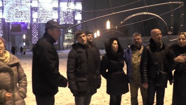 Песенный флешмоб на ВДНХ -- Ты ждешь Лизавета от друга привета смотреть онлайн