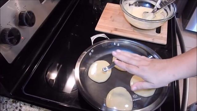 ОЛАДЬИ БИСКВИТНЫЕ на сухой сковороде.. Пышные оладушки. . Fritters. смотреть онлайн