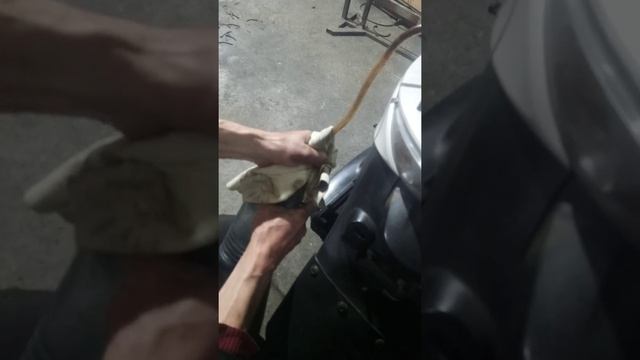 хватит пить бензин из бака-HONDA Дио-68 смотреть онлайн