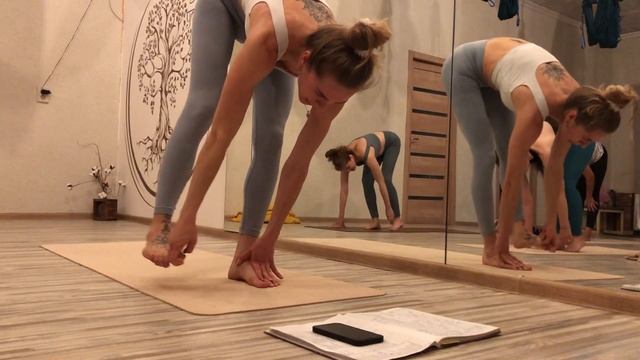 Йога для начинающих [ГИБКОСТЬ И КООРДИНАЦИЯ] ШКОЛА Yoga RA | Практику ведет Кристина Щукина смотреть онлайн