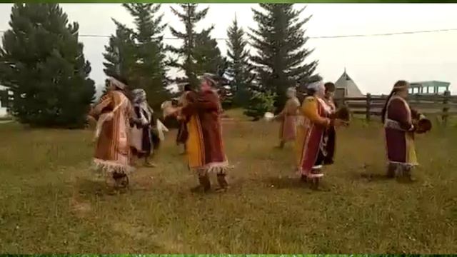 Солоҕон нэһилиэгин куйаар ситиминэн ыытыллар Үрүҥ Тунах ыһыаҕа смотреть онлайн
