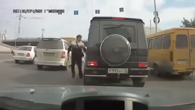 FIGHT WITH MERCEDES G CLASS DRIVER! Russian Road Rage ! смотреть онлайн