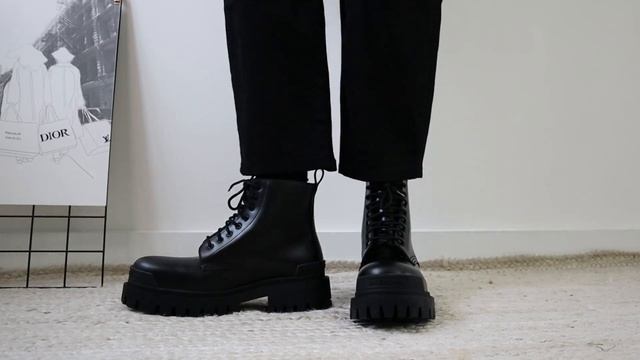 CHIC BLACK COMBAT BOOTS OUTFITS - How To Style Balenciaga ankle boots (Dr Martens Alternative) смотреть онлайн