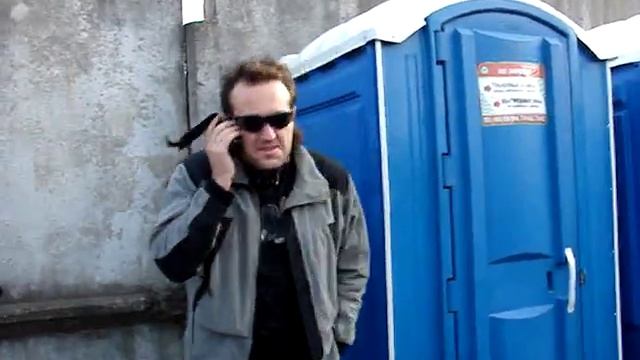 Утко застрявшее в туалете