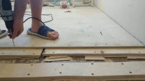 Выравнивание деревянного пола фанерой под ламинат