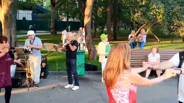 Танцы в саду Шевченко Харьков смотреть онлайн