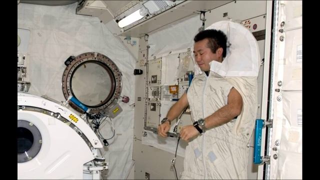 Как спят космонавты?