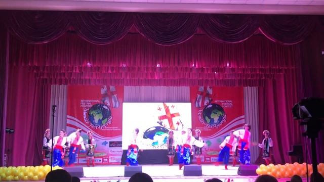 Гопак. Народный ансамбль Радость. смотреть онлайн