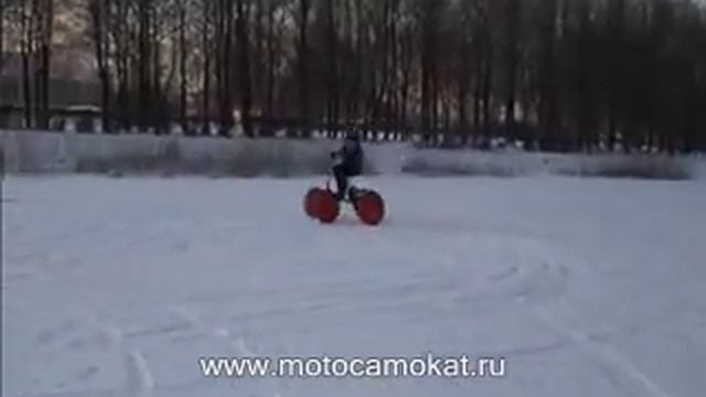 Снегоболотоходная приставка к мотосамокату (Клип 3) 2009 смотреть онлайн