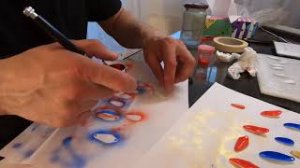 Крашу аэрографом колеблющиеся блесны