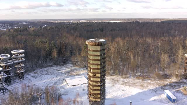Башни Тесла, скрывающиеся в лесах Подмосковья смотреть онлайн