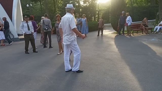 Ой рябинушка- рябина,раскудрявый мой цветок!!!??Танцы в парке Горького!!!??Харьков 2021 смотреть онлайн