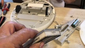 Робот-пылесос не видит отсек для пыли