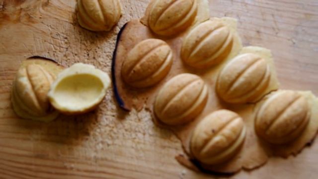 Печенье "Орешки" со сгущенкой в орешнице / wCookies "Nuts"ith condensed milk in ovensWaffle смотреть онлайн