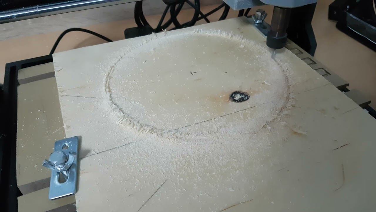 Работа нашего ЧПУ фрезерного станка. Делаем катки на модель танка смотреть онлайн