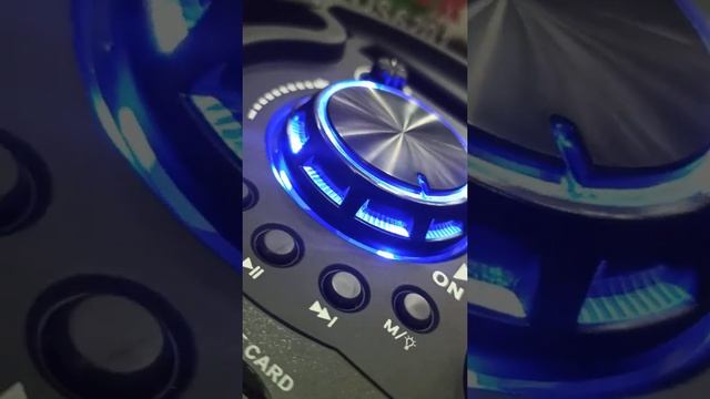 سبيكر كبير محمول قابل للشحن يدعم كرت ذاكرة وفلاشة بسعر رائع смотреть онлайн