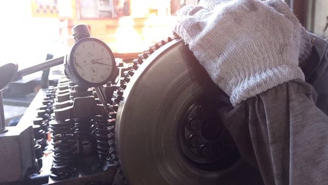 VOLVO PENTA TAD1341GE dismantle rocker arm and check camshaft gear end play clearance part 4 смотреть онлайн