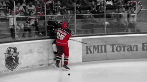 Миша Пономарёв разбивает стекло / Молодёжка Взрослая Жизнь