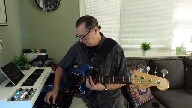 More Bass Looping with a Fender American Original 60s Precision Bass and Boss GT-1000Core Effects смотреть онлайн