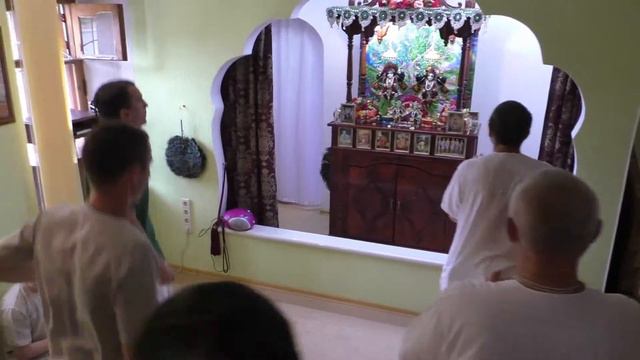 Воскресный киртан в Николаевском храме смотреть онлайн