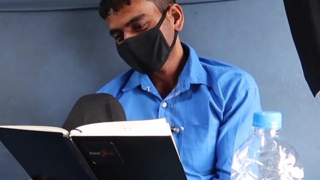 DRAWING STRANGERS IN TRAIN смотреть онлайн