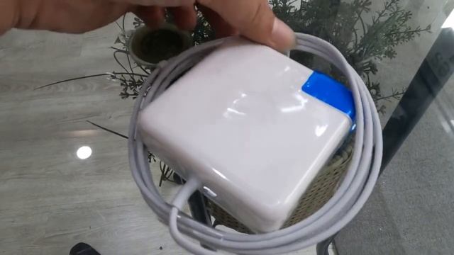 Sạc Macbook Pro 17 Inch Model A1297 смотреть онлайн