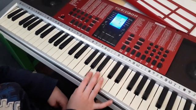 В траве сидел кузнечик,пианино смотреть онлайн